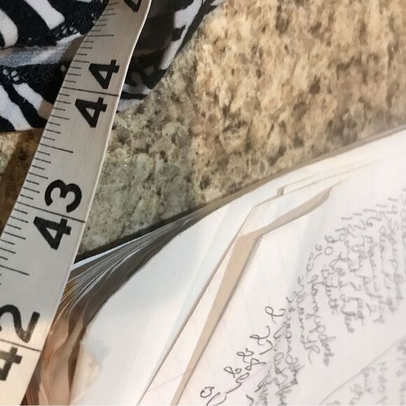 Heart & soul zebra print V-neck size small blouse - Picture 8 of 11